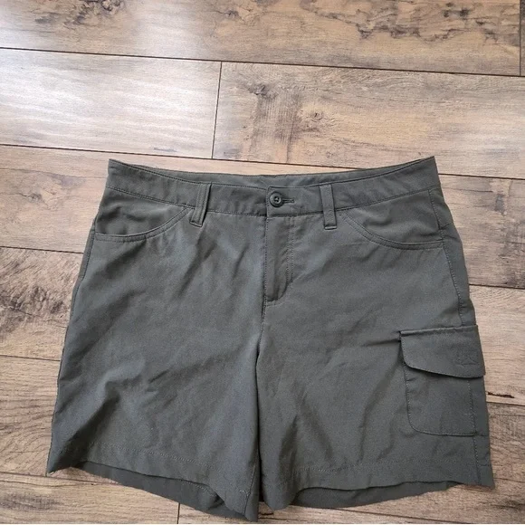 Eddie Bauer Olive Green Womens Size 10 Cargo Shorts Polyester Spandex - Picture 1 of 10